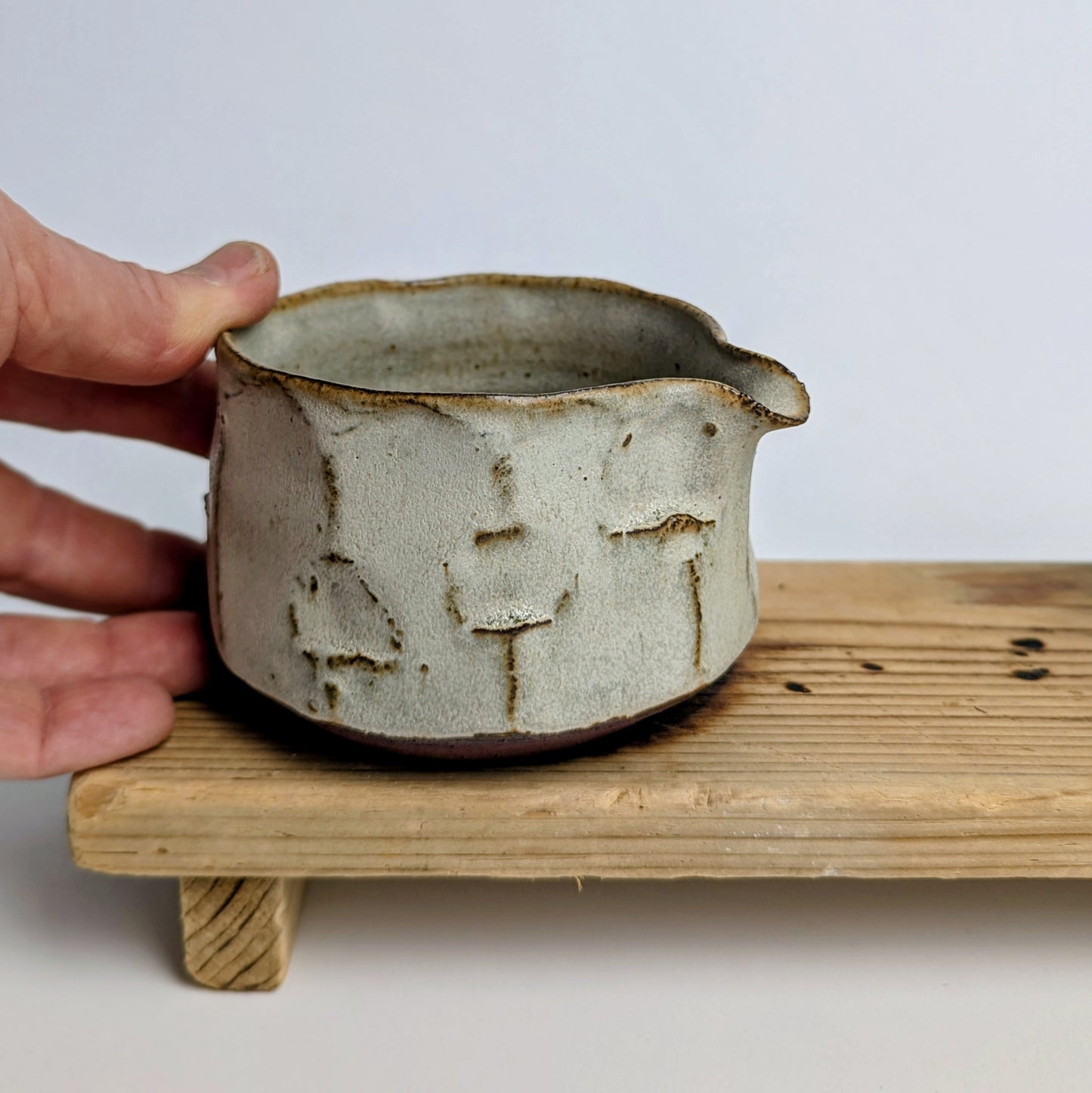 Chawan cup with spout medium size