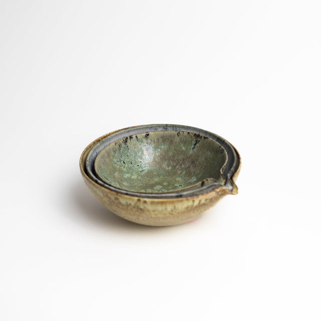 Ramen bowl with a pouring lip