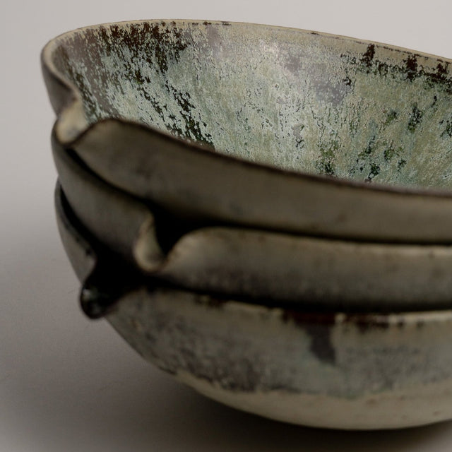 Ramen bowl with a pouring lip