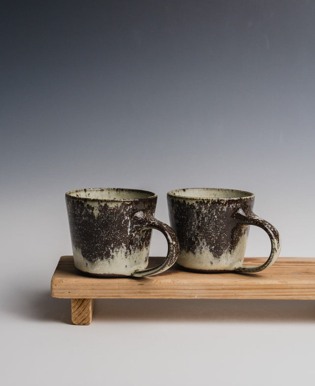 Stoneware cup with a handle - brown glazing tones