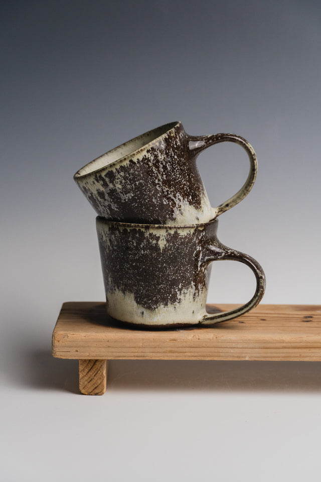 Stoneware cup with a handle - brown glazing tones
