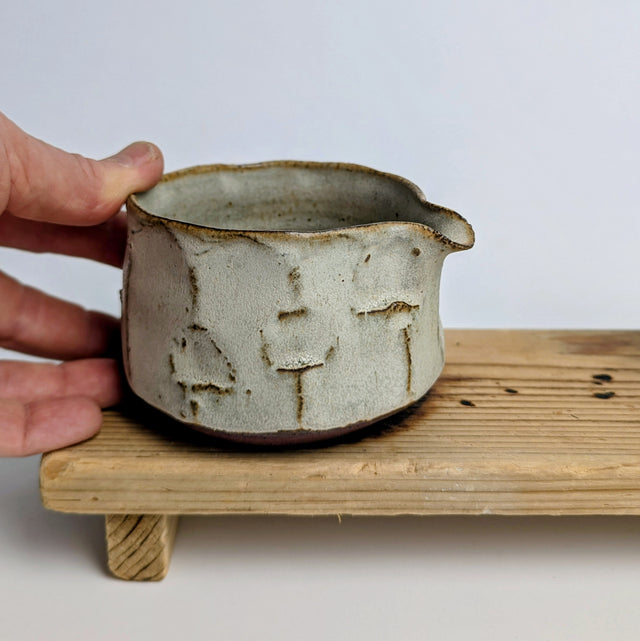 Chawan cup with spout medium size