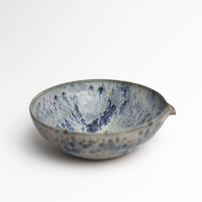 Ramen bowl with a pouring lip