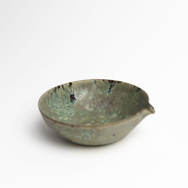 Ramen bowl with a pouring lip