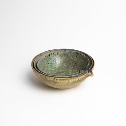 Ramen bowl with a pouring lip